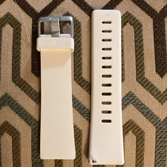 FIT BIT VERSA BAND REPLACEMENT - Picture 5 of 5